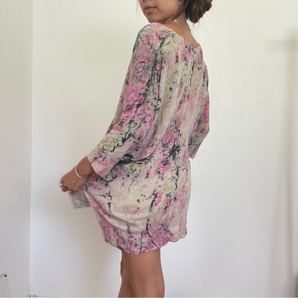 Sparrow Cherry Blossom Light Knitted V Neck Pullover - Picture 4 of 10